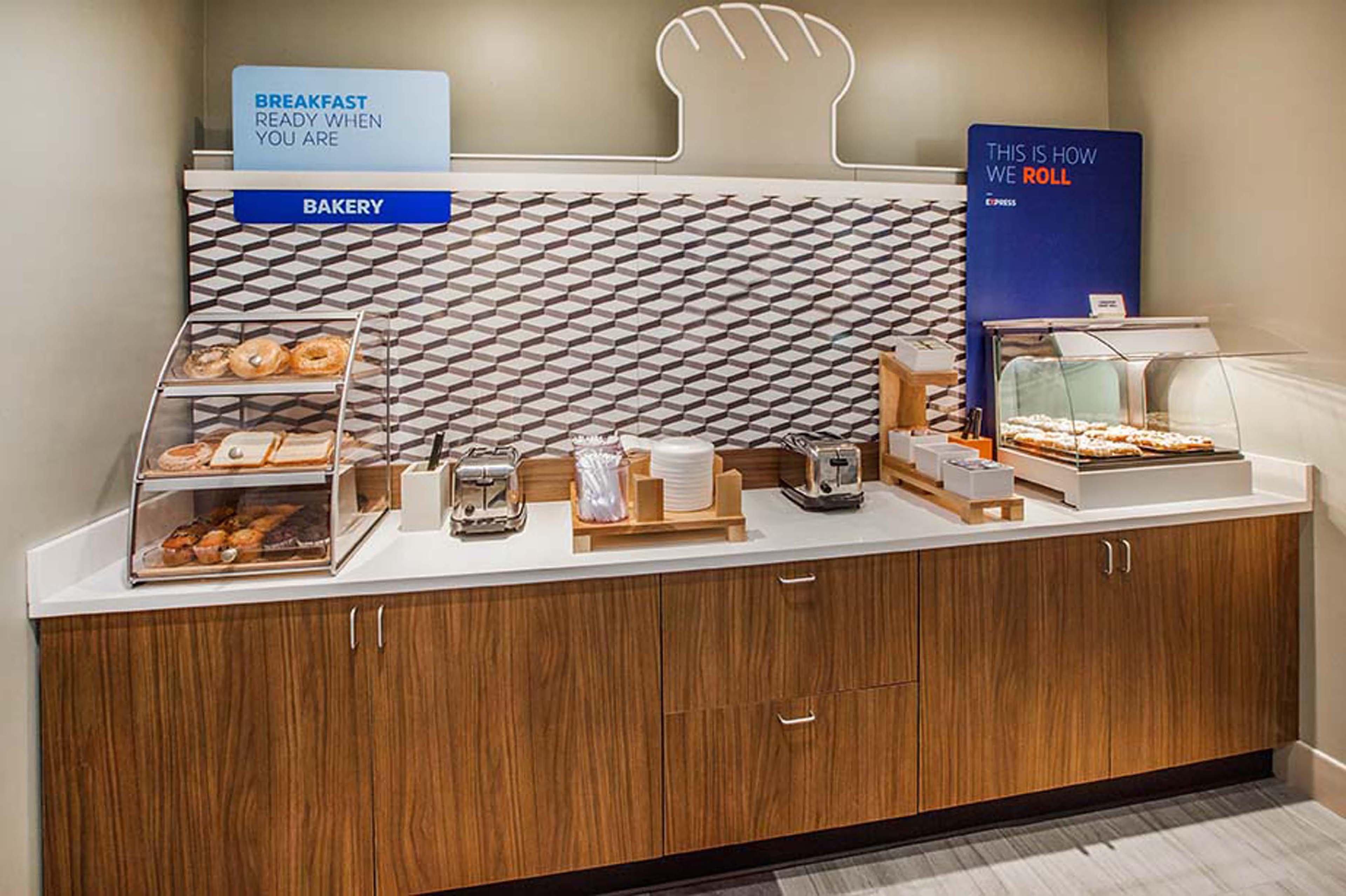 Holiday Inn Express Atlanta - Northeast I-85 - Clairmont Road By Ihg Zewnętrze zdjęcie